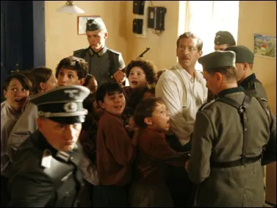 « La Dame d'Izieu » - Vous connaissez tous l'histoire des enfants d'Izieu, ces enfants juifs qui furent cachés dans l'Ain ; 44 de ces petits furent déportés après dénonciation le 6 avril 1944 lors d'une rafle de la Gestapo. Quel était le surnom de celui qui dirigea cette rafle ?