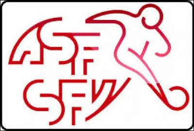 [Suisse] Lequel de ces autocollants trouve-t-on à l'arrière du véhicule d'un Suisse ?