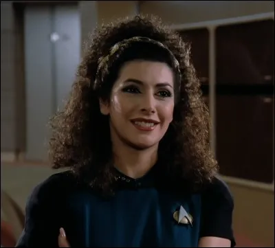 Quel est le poste de Deanna Troy ?