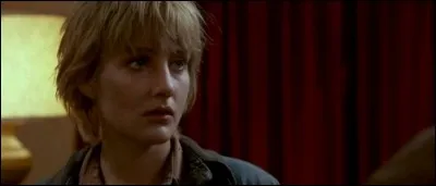 Aussi à l'affiche du film "Le Cobaye", elle incarne ici la faussement candide Mae. 
Elle se nomme :