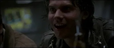 Avant d'être le gentil météorologue de "Twister", cet acteur interprétait Severen, le psychopathe de ce film.
Il s'agit de :