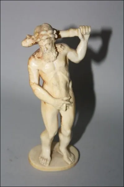 L'arme principale d'Héraclès était :