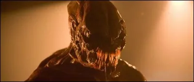 Dans quel film d'horreur une bande de survivants est-elle assiégée dans un bar du Texas par des créatures mutantes terrifiantes ?