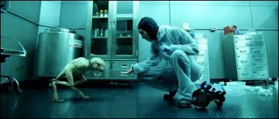 Dans quel film un couple de scientifique crée-t-il une créature qui devient vite hors de contrôle ?