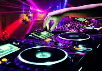 Quels sont les trois principaux outils de travail du DJ ?