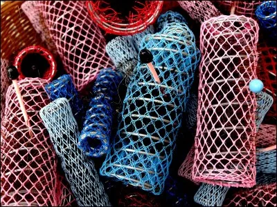 On les mets dans les cheveux, ce sont des :