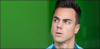 Quelqu'un te dit : « Oh, il est chelou le mec là-bas ! ».