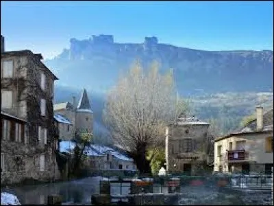Lucie habite à Florac (Lozère). Elle porte le gentilé ...