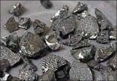 Le symbole du bore est B.