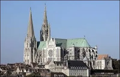 Quelle ville d'Eure-et-Loir est connue pour sa cathédrale gothique ?