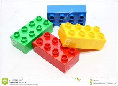 À l'école, je joue avec mon amie. Elle a 345 blocs de construction et moi 975. Quand elle part, je prends ses blocs. Les trois-quarts de tous les blocs sont rouges. Combien sont d'autres couleurs ?