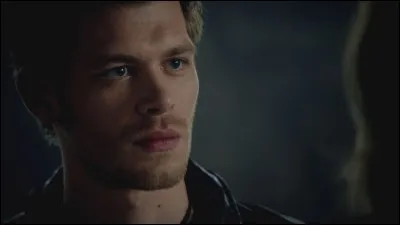 Dans la saison 2 de "The Vampire Diaries", Klaus prend possession du corps d'un des personnages, lequel ?