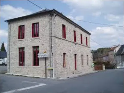 Petit village Creusois de 49 habitants, sur le plateau de Millevaches, La Villedieu se situe dans l'ancienne région ...