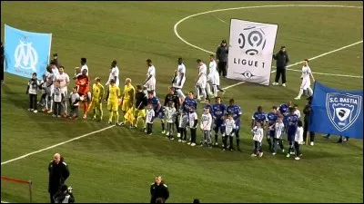 Sur quelle chanson les Marseillais font-ils leur entrée ?