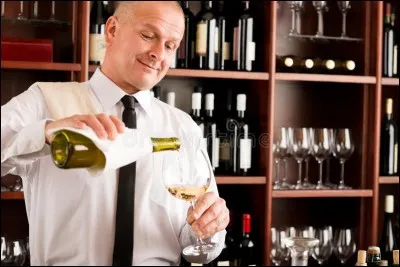 Quel "dérivé" du serveur se doit de connaître tous les vins de la carte ?