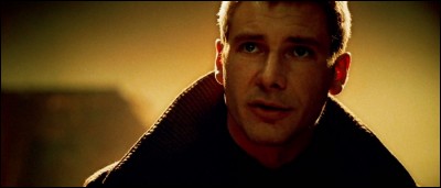 Plus connu sous le nom de Han Solo, cet acteur est le Blade Runner du titre, un policier nommé Rick Deckard.
Il s'agit de :