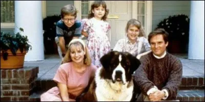 Qui adopte Beethoven dans le film du même nom ?