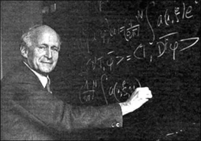 A quel mathmaticien grec attribue-t-on certaines connaissances sur les rapports des angles avec les triangles auxquels ils appartiennent ?