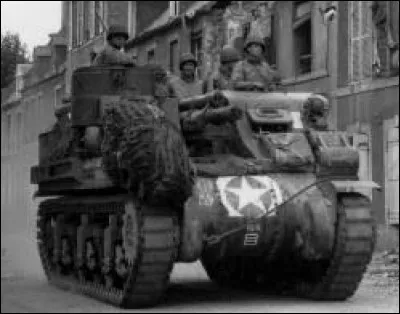 Quel canon automoteur a été utilisé par les Alliés pendant cette bataille ?