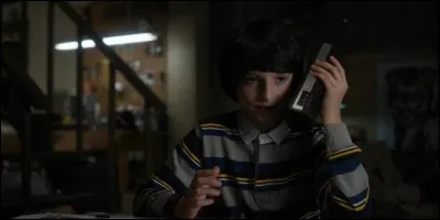 Mike t'appelle en urgence avec son talkie-walkie :