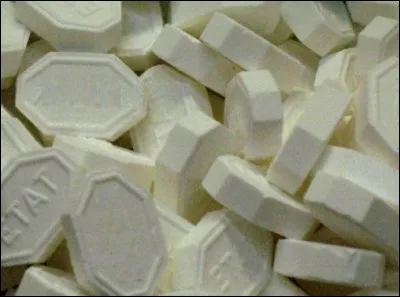 De quelle ville sont originaires les pastilles blanches octogonales ?