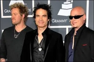 Le groupe Train chante ''Hey Soul Sister'' . Complétez ce titre de bande dessinée : ''Sur -------------- des Batignolles'' .