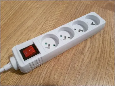 Quels outils pouvez-vous brancher sur une multiprise ? 
(Comme celle de l'image)