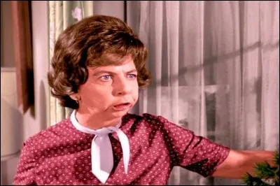 Qui Albert finit-il par appeler pour aider Charlotte ?