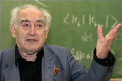 Parmi ces trois personnes célèbres russes, qui n'est pas un homme politique ?