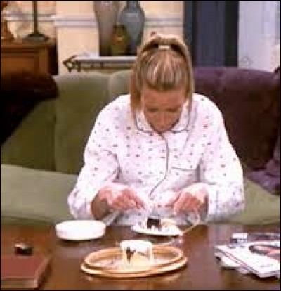 Je suis l'animal que Phoebe abrite dans son appartement, et à qui elle laisse des petits gâteaux (et d'autres choses) dans ses placards....