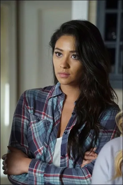 Qui est la petite copine d'Emily, assassinée dans la saison 2 de « Pretty Little Liars » ?