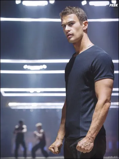 Comment s'appelle Quatre dans « Divergente » ?