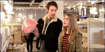 Dans quel épisode Tiphaine présente-t-elle Christophe à sa mère comme étant son petit copain ?