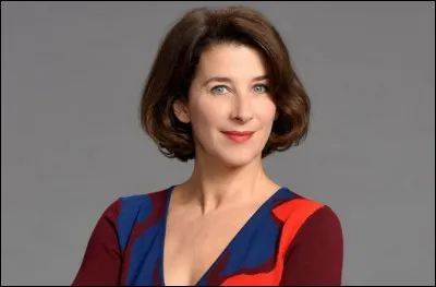 Dans quelle saison Valérie retourne-t-elle à la fac ?