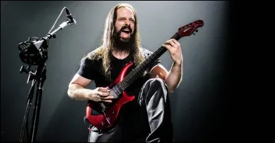 Qui est ce guitariste, auteur compositeur am&eacute;ricain contemporain ?