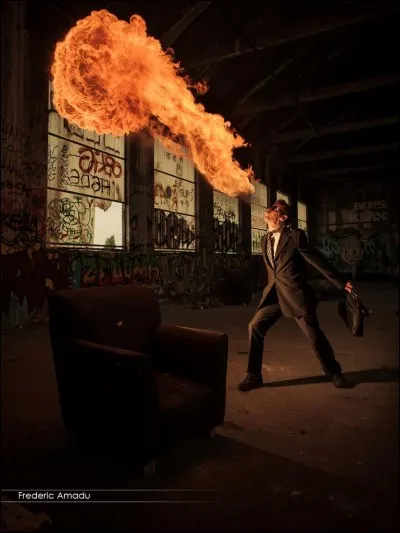 Je crache du feu, je fais vivre la rue et les spectacles. Je suis un :