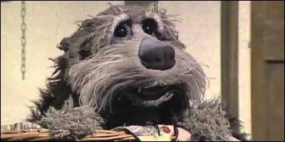 Comment s'appelle le chien de l'inventeur Doc dans "Fraggle Rock" ?