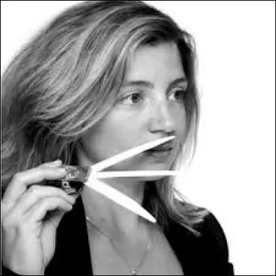 Quel nom amusant portent les bandelettes de papier servant à sentir le parfum que l'on y a pulvérisé ?