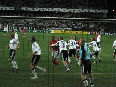 En 2005-2006, l'Olympique lyonnais affronte en quart de finale l'AC Milan. Au match retour, quel est le score final ?