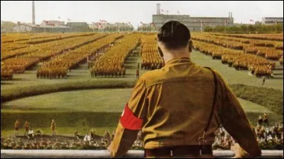 En quelle année Hitler arrive-t-il au pouvoir en Allemagne ?