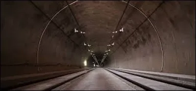 Qui se fait blesser dans le tunnel ?