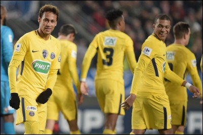 Sur quel score le Paris Saint-Germain s'est-il imposé lors du match de trente-deuxième de finale contre le Stade rennais FC ?