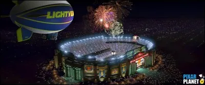 La marque "Lightyear" est présente dans le Disney "Cars", mais à quel personnage d'un autre Disney fait-elle allusion ?