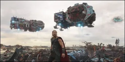 Où atterrissent Thor et Loki après s'être faits éjecter du faisceau du Bifröst par leur sœur ?