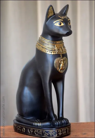 Comment est représenté la déesse Bastet ?