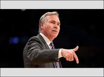 De quelle franchise NBA, Mike D'Antoni est-il l'entraîneur ?