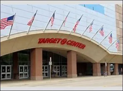 Quelle équipe de la NBA évolue-t-elle au Target Center ?