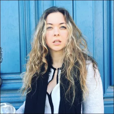 Qui est cette youtubeuse ?