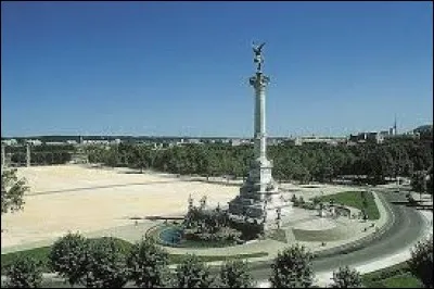 Dans quelle ville se trouve l'esplanade des Quinconces ?