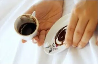 Le voyant peut prédire l'avenir dans le marc de café. Comment est appelée cette pratique ?
